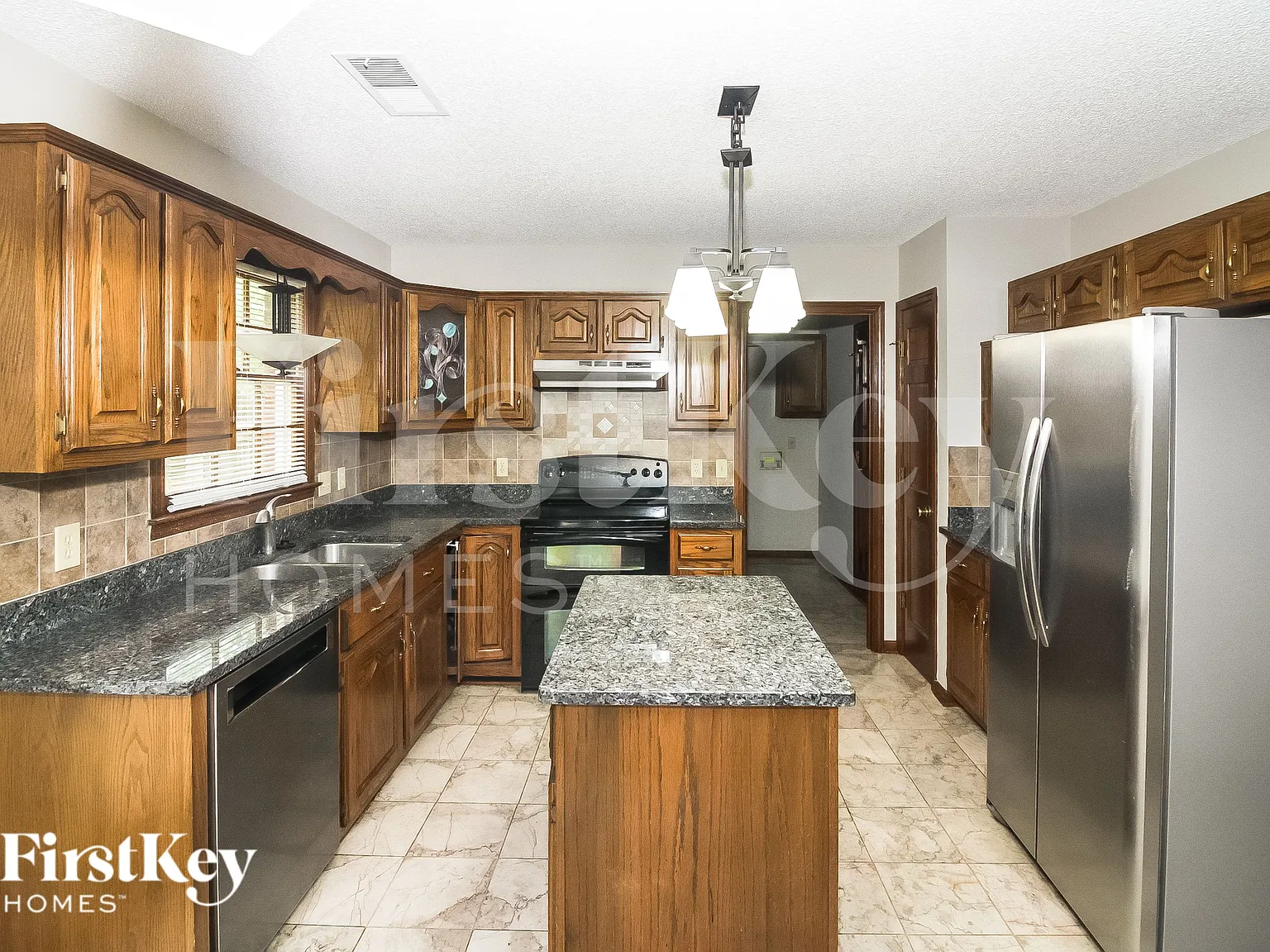 4 bed, 2.5 bath, 2489 sqft, $2,450 — Photo 4