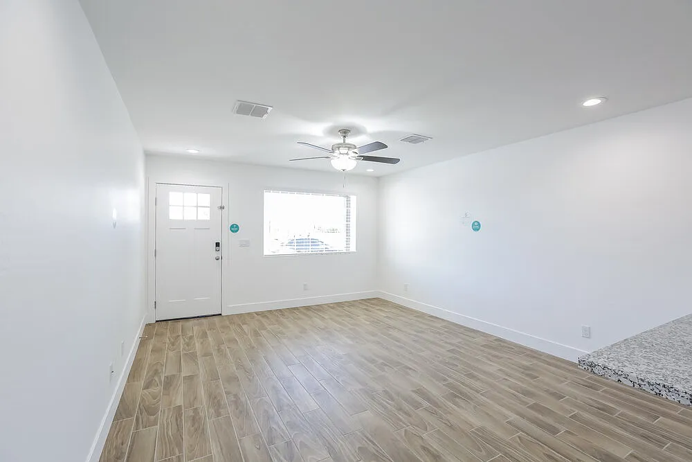 3 bed, 2.0 bath, 1100 sqft, $2,090 — Photo 4