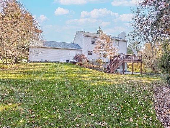 3rd image of 3568 Norfolk Close