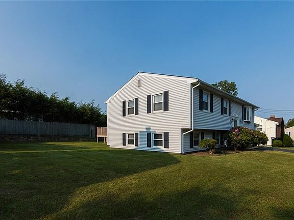 3rd image of 73 Surrey Ln