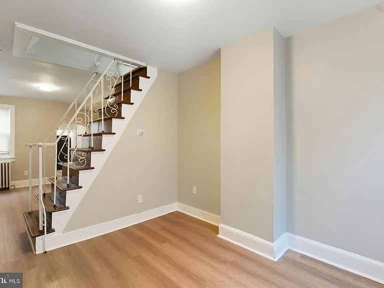 2530 Collins St — Photo 3