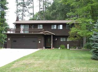 807 Pine Dr, Norway, MI 49870