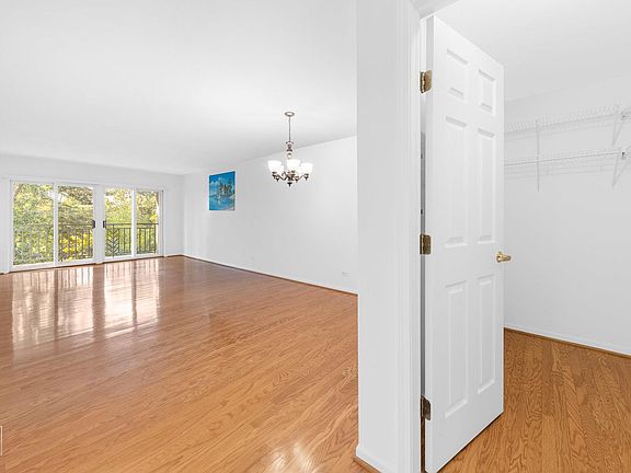4th image of 3900 W Bryn Mawr Ave APT 505