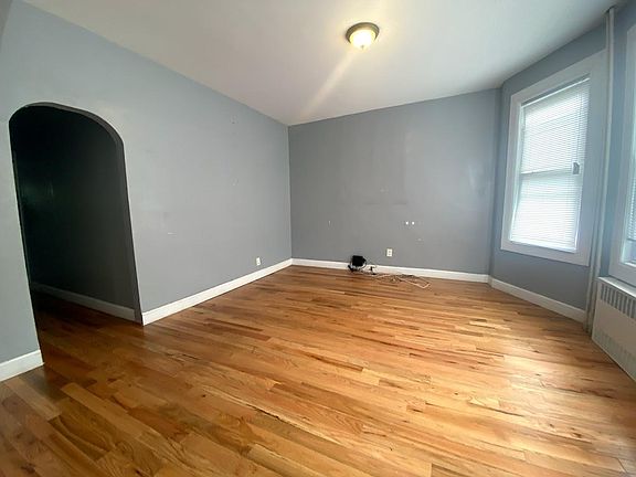 4th image of 246 Jewett Ave #23