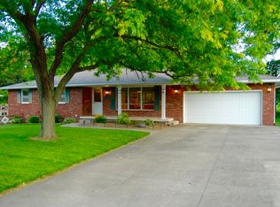 207 Santa Barbara Dr, Effingham, IL 62401