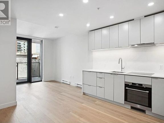 2nd image of 239 Keefer St #502