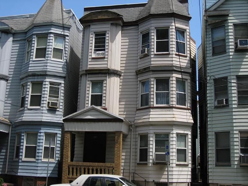 1st image of 254 Van Buren St