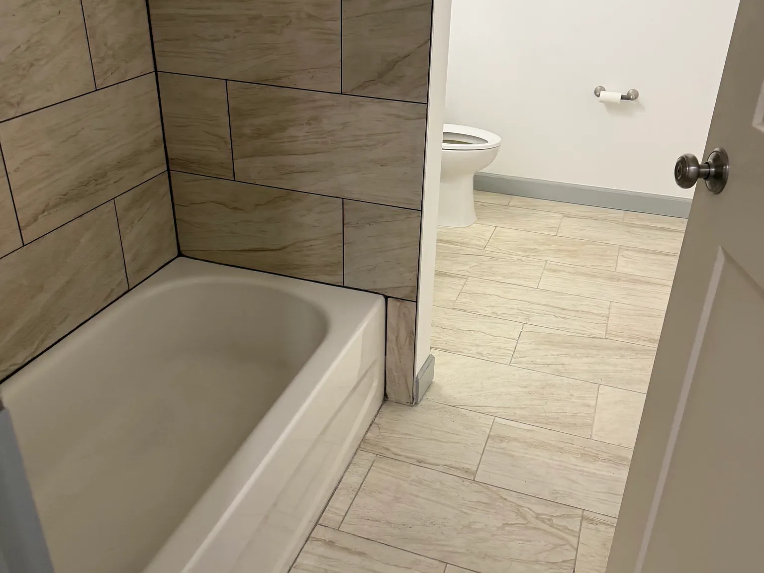 1 bed, 965 sqft, $1,950 — Photo 2
