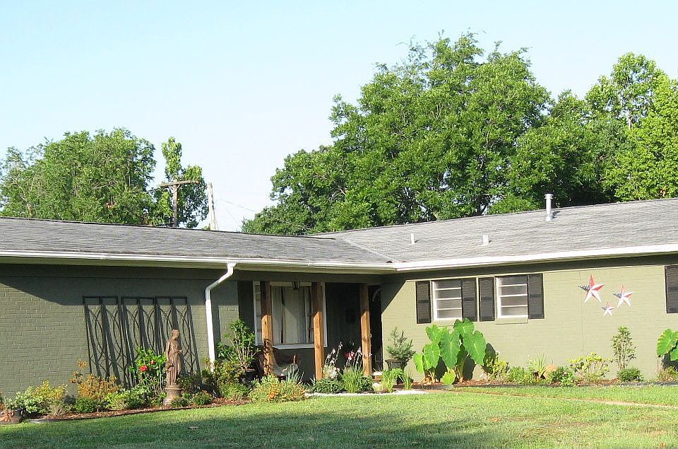 1st image of 2610 Waverly Dr