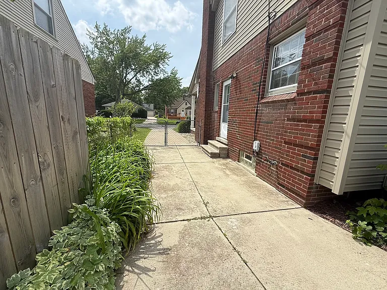 1846 Oakshire Ave — Photo 30