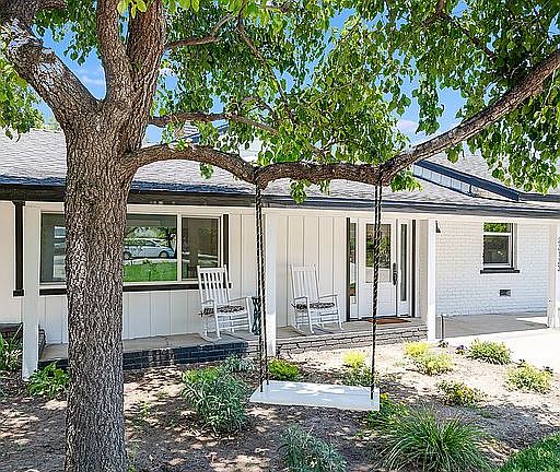 4th image of 23133 Mariano St