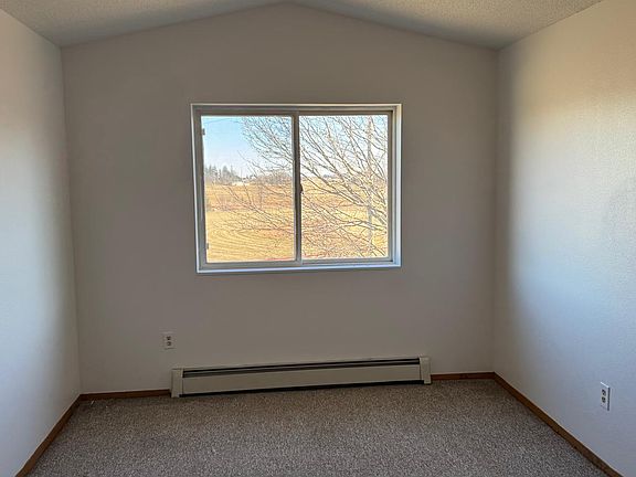 5th image of 527 Lilac Ln #6