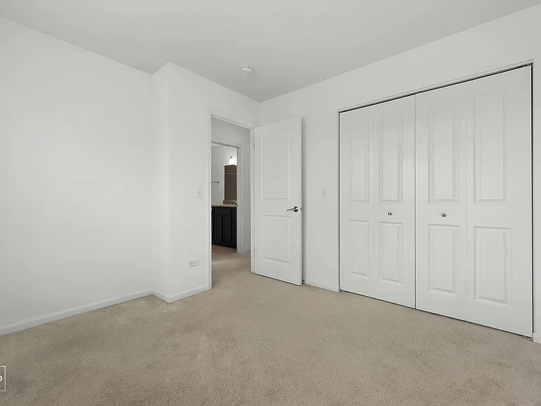 821 W Chase Ln — Photo 24