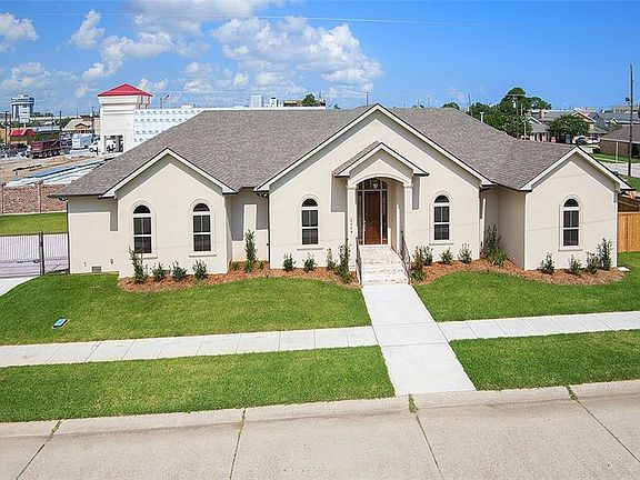 2nd image of 2924 N Labarre Dr