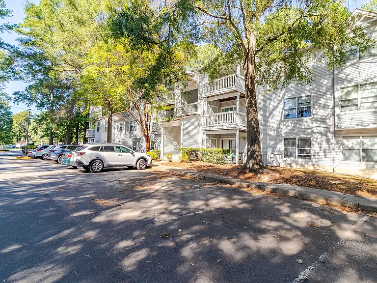 Reflections Apartments — Photo 32