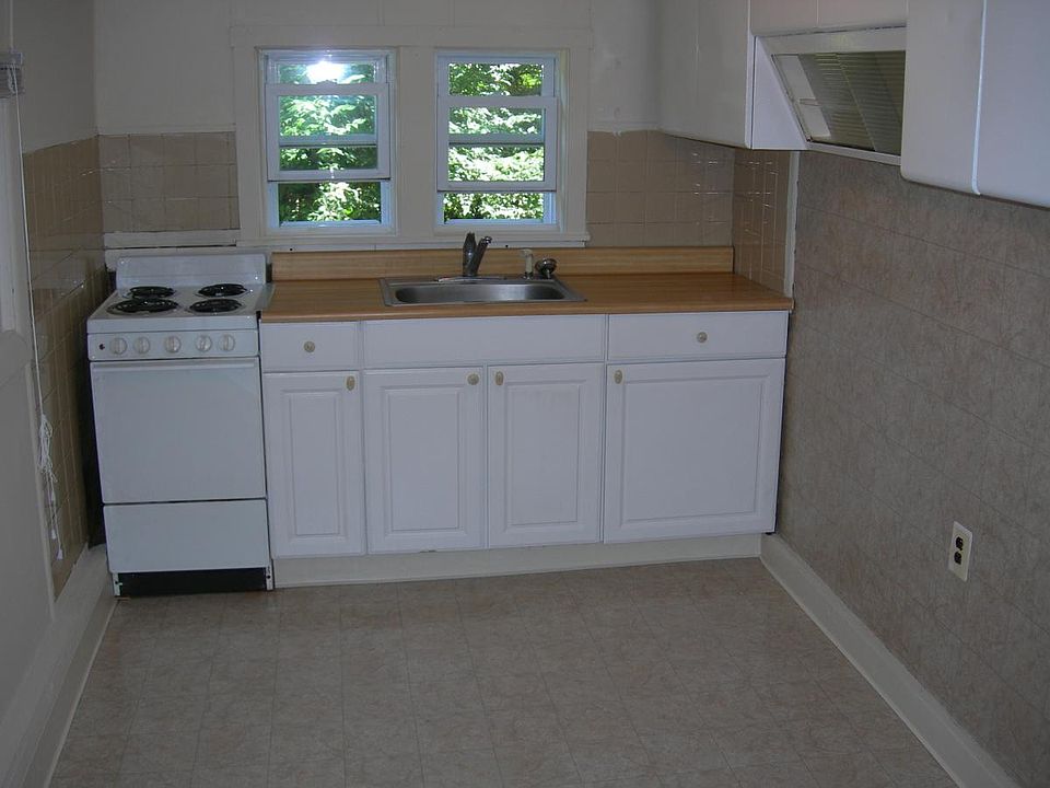 2nd image of 327 Madison Ave
