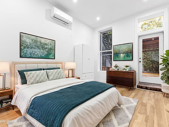 4th image of 315 E 58th St #1D