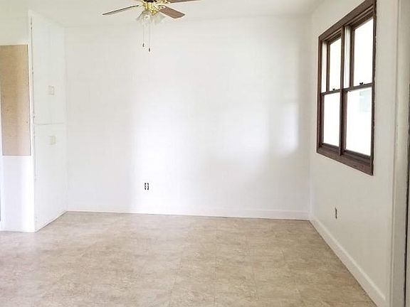 4th image of 1050 1/2 S Jones Blvd