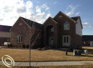 26710 York Ct, South Lyon, MI 48178