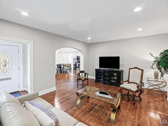 4th image of 9806 Baltimore St