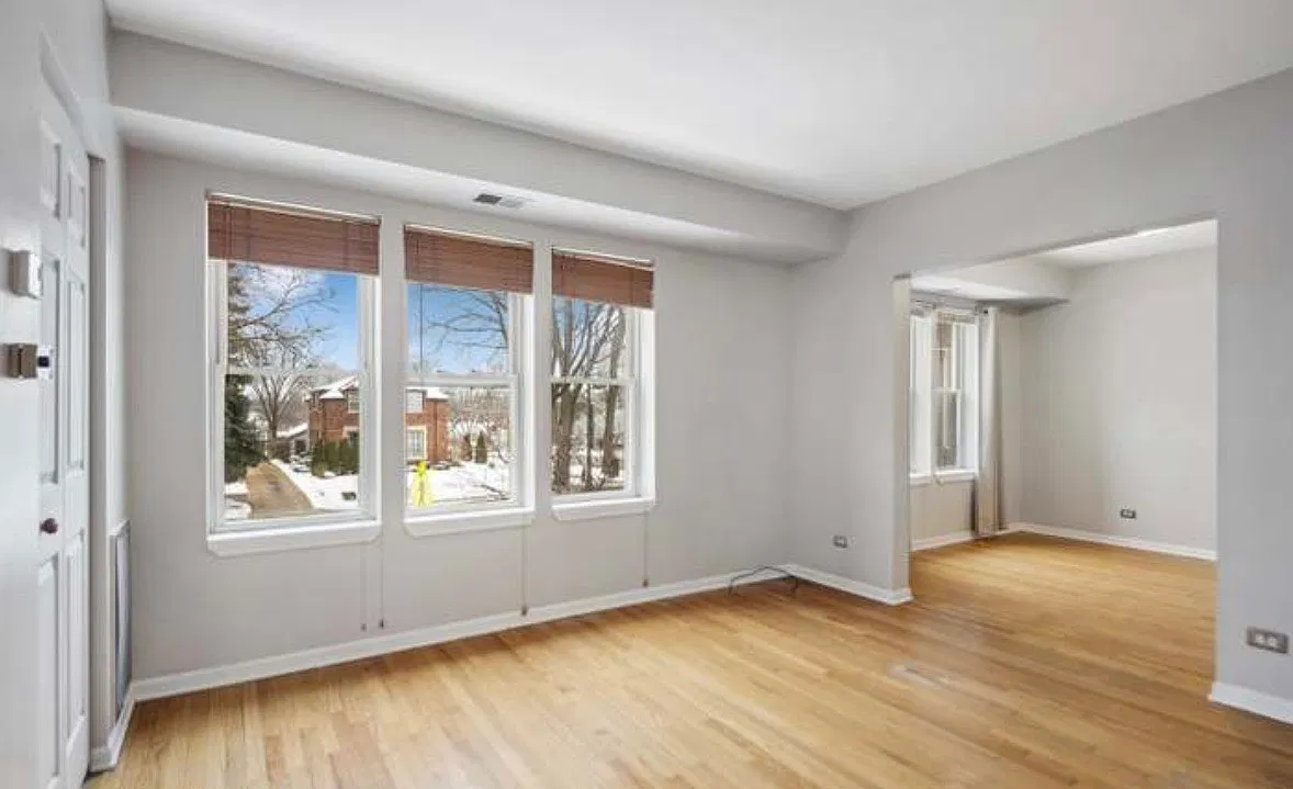 600 N La Grange Rd — Photo 2