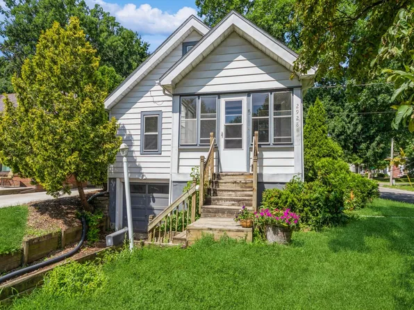 2928 34th St, Des Moines, IA 50310