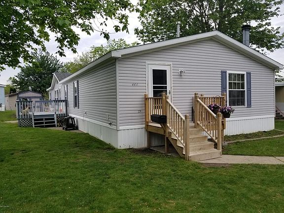 2nd image of 4951 Eisenhower Dr