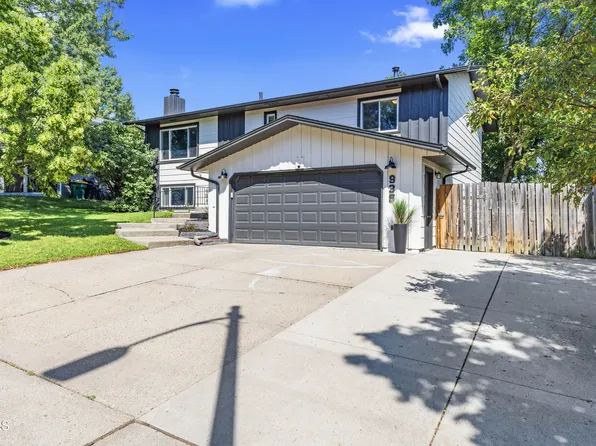 935 N 33rd St, Bismarck, ND 58501