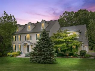 114 Hickory Ln, Madison, CT 06443