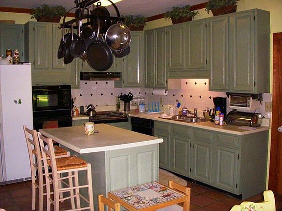 Kitchen w/Bkst Bar