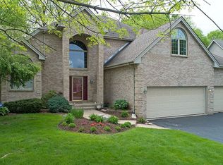 9278 Forest Ridge Dr, Roscoe, IL 61073