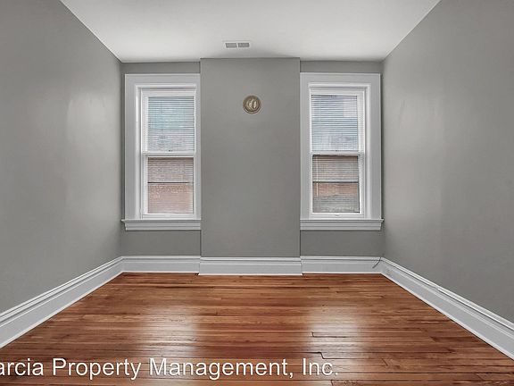 5th image of 2927A Magnolia Ave