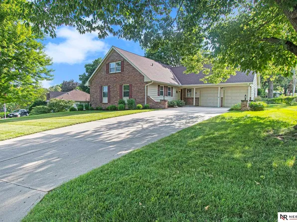 615 S 122nd St, Omaha, NE 68154
