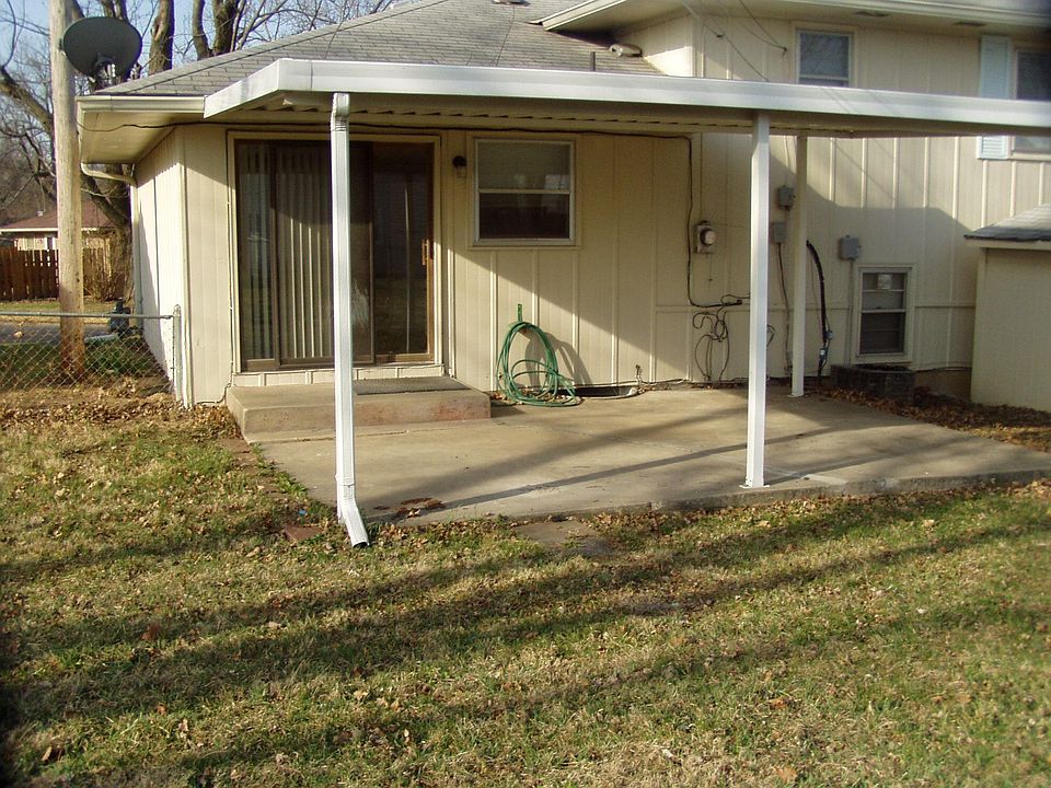 2nd image of 420 W Wayne Cir
