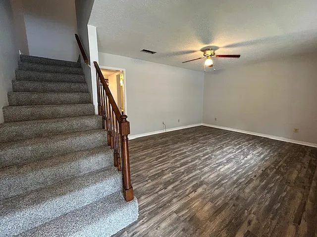 2 bed, 1.5 bath, $1,050 — Photo 3