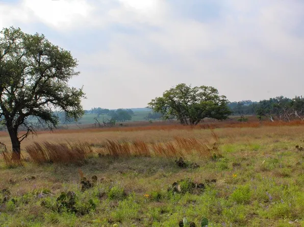 277 Apache Trce NW, Harper, TX 78631