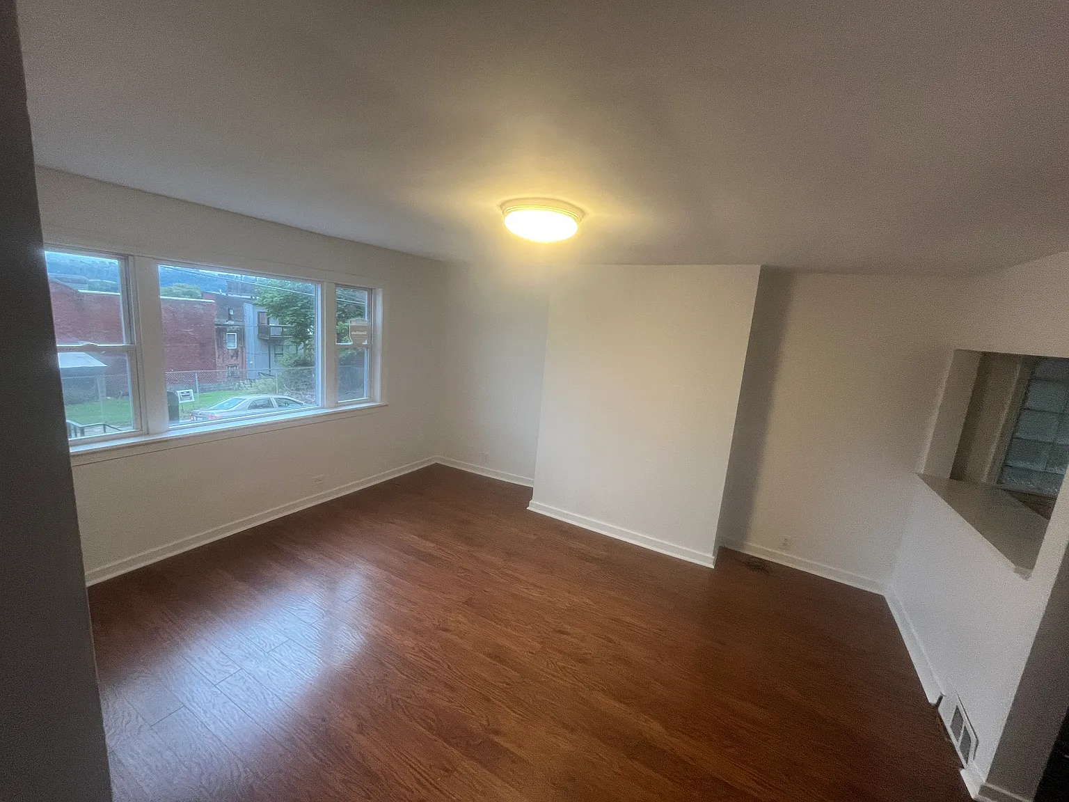204 E Jefferson St — Photo 2
