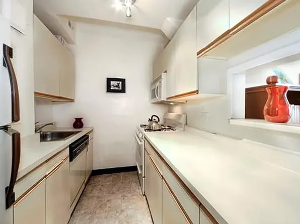 40 West 72nd Street 74 image 3 of 8
