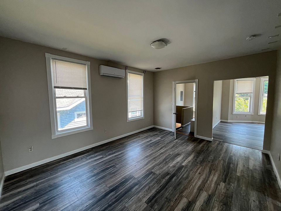 1st image of 24 Woodlawn Ct #2