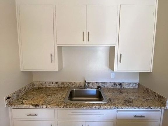 4th image of 920 Evelyn St APT 7
