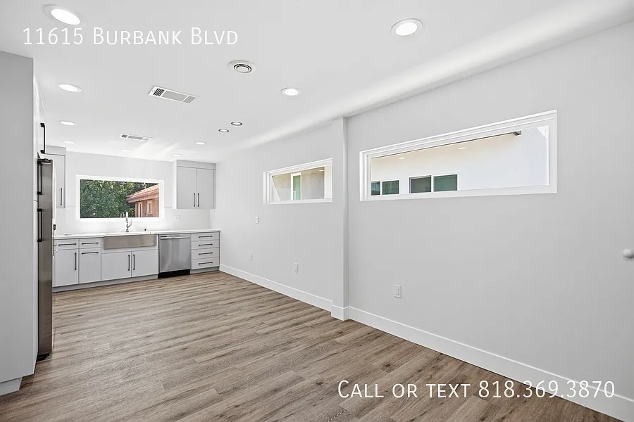 Dearest Reader, Burbank Blvd Has Been Busy — Photo 4