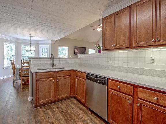 5th image of 62 Saint Charles Pl