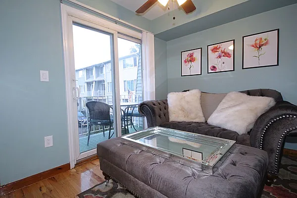 Sold by REMAX Elite | media 12