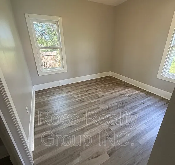 2752 Monroe St — Photo 4
