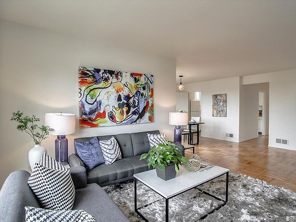3rd image of 210 Palisades Dr