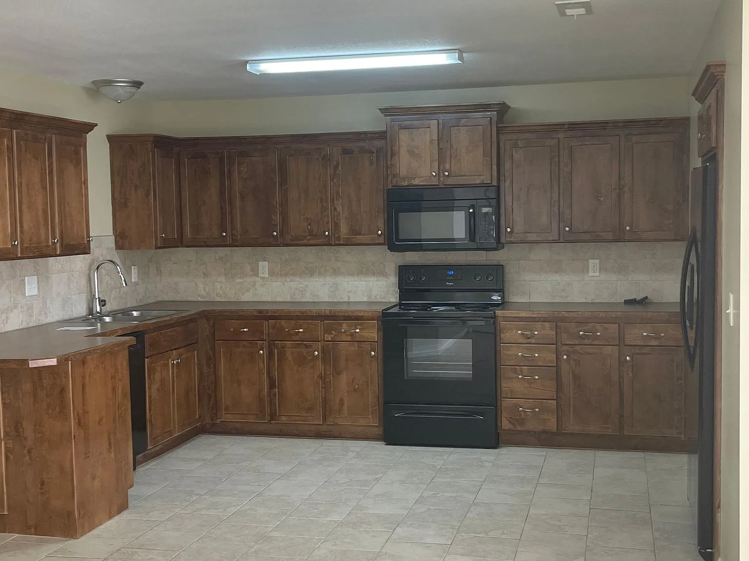 607 W Market St — Photo 3