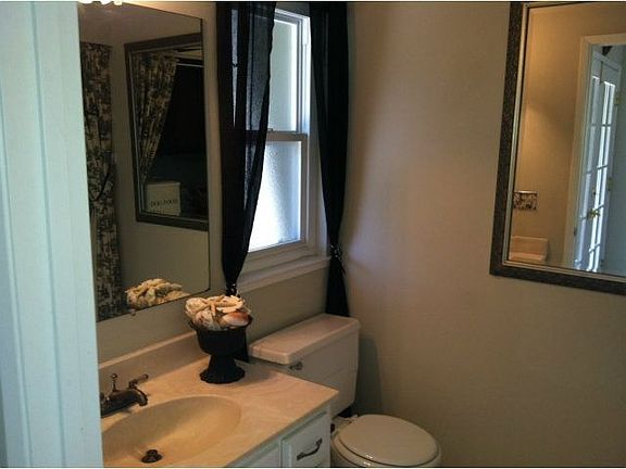 3rd image of 203 Charter Oaks Cir