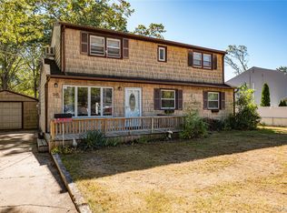 20 W Belmont St, Bay Shore, NY 11706