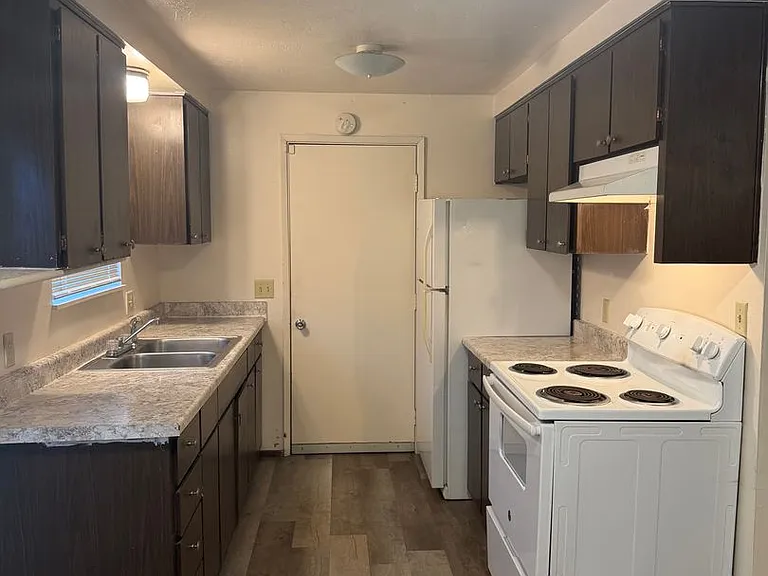 5040 E St #21 — Photo 5