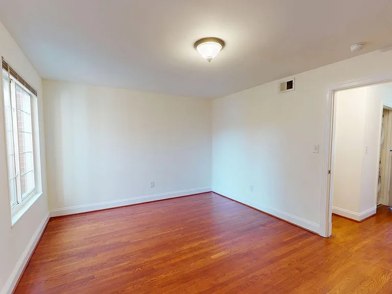 1316 Spring Road NW — Photo 8
